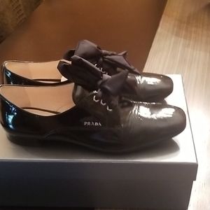 Prada patent oxford lace up shoes p